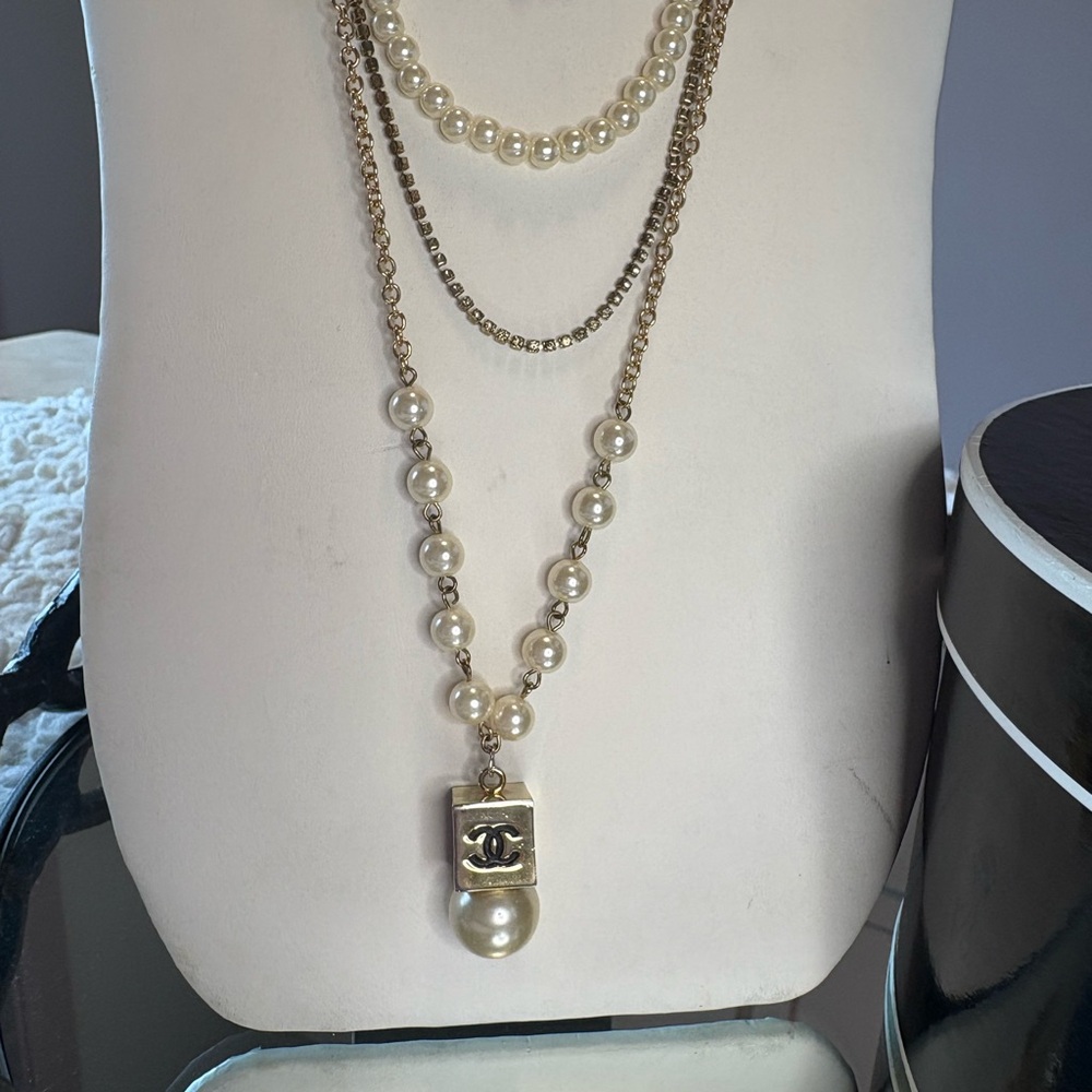 CC CHANEL inspired pearl/rhinestone layered drop necklaces - Picture 5 of 9